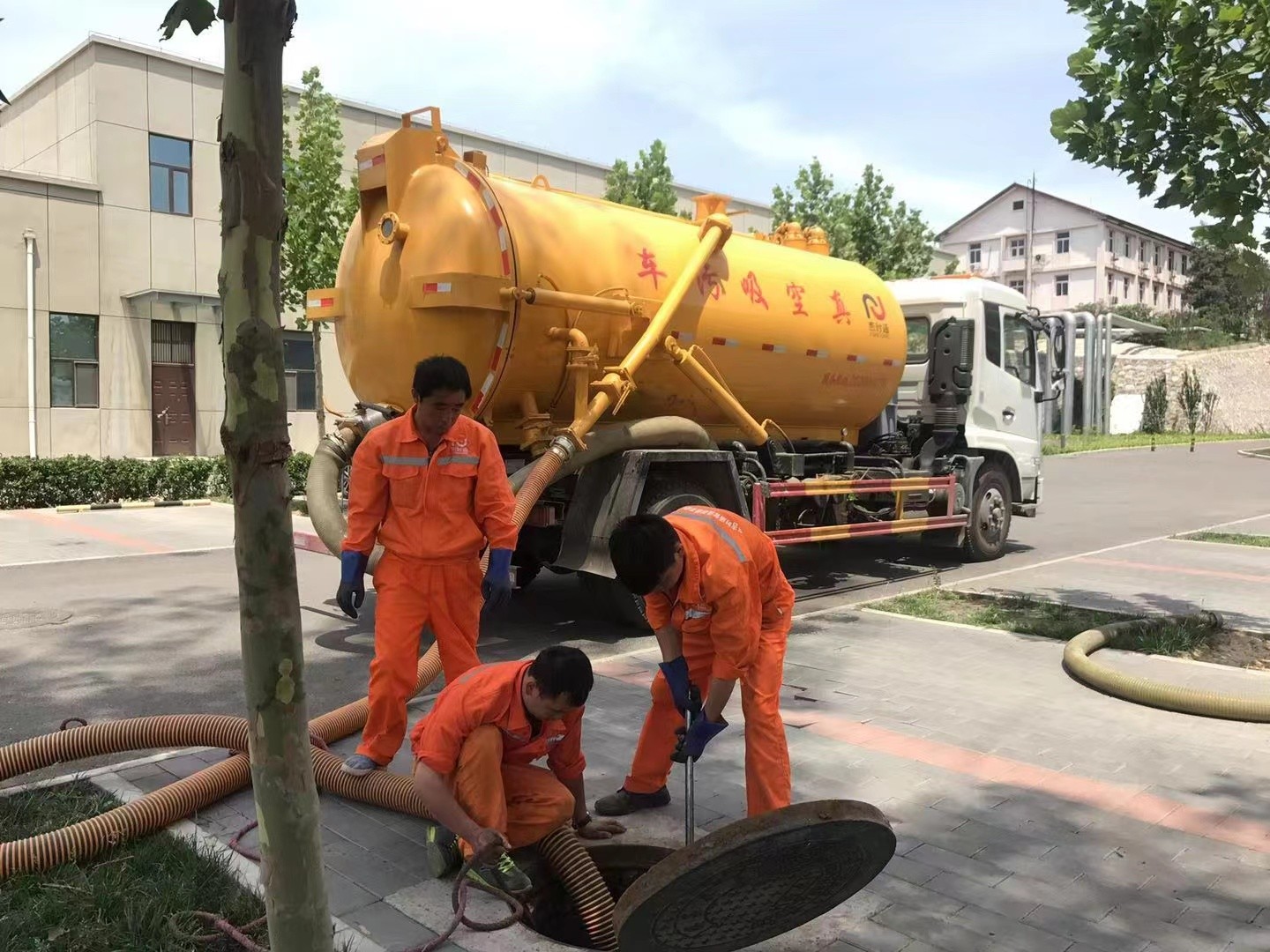 田东化粪池清理与5-8吨吸粪车施工效率分析